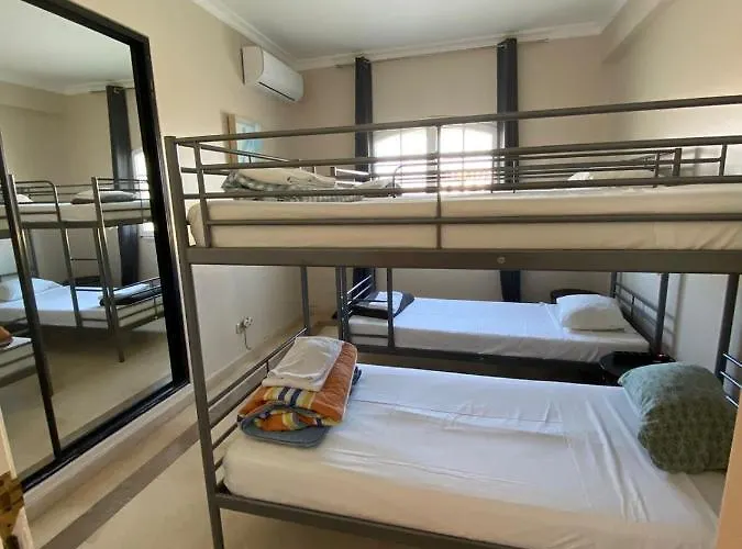 Suites & Beds Dp Albufeira Hostel *