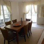 & Beds Dp ホステル